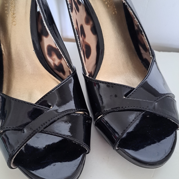 Christian Siriano Black Patent Peep-Toe Heels | Leopard Print Interior | Size 8. - Picture 6 of 12